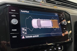 sininen Volkswagen Passat 2019 kuva 21.