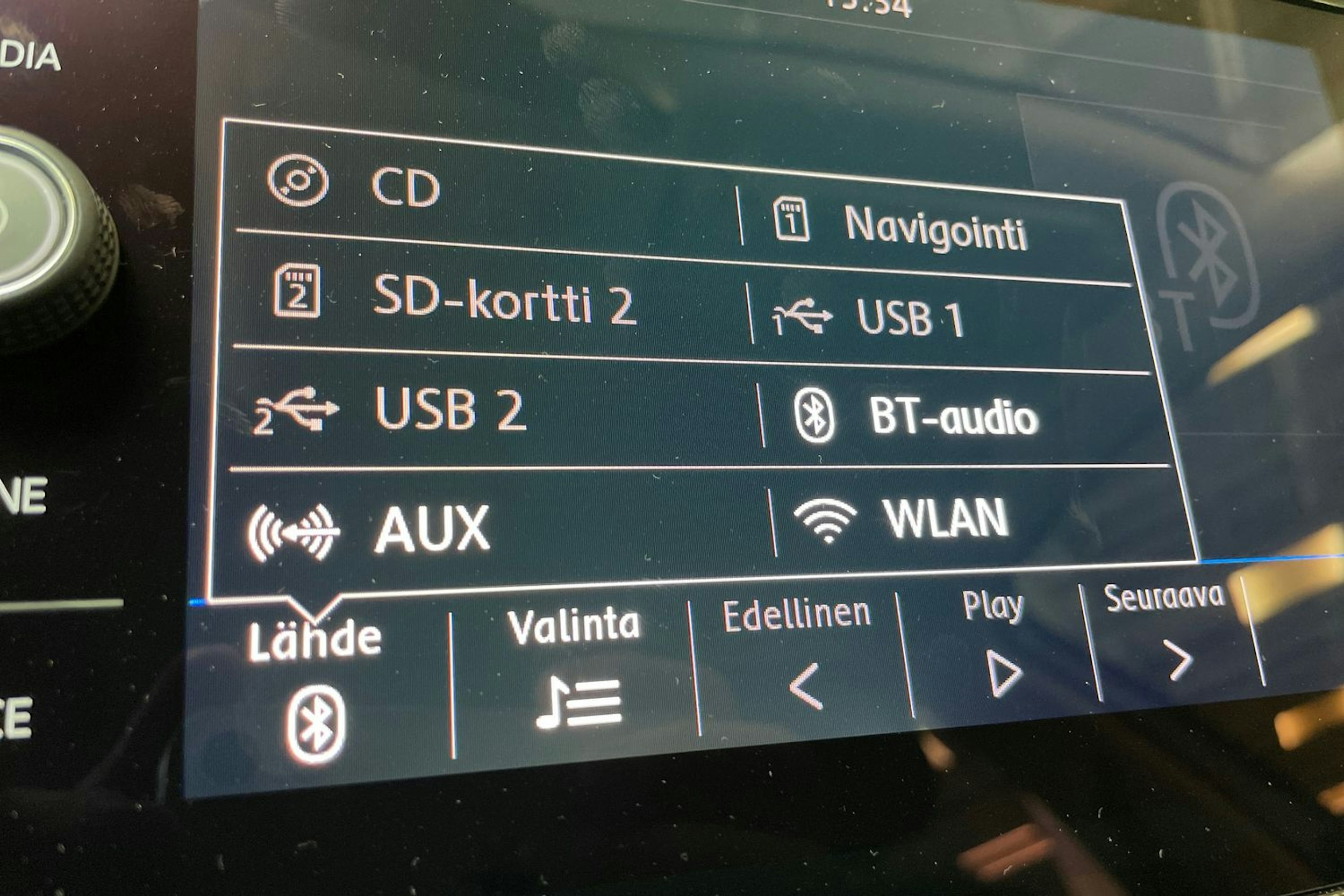 sininen Volkswagen Passat 2019 kuva 22.