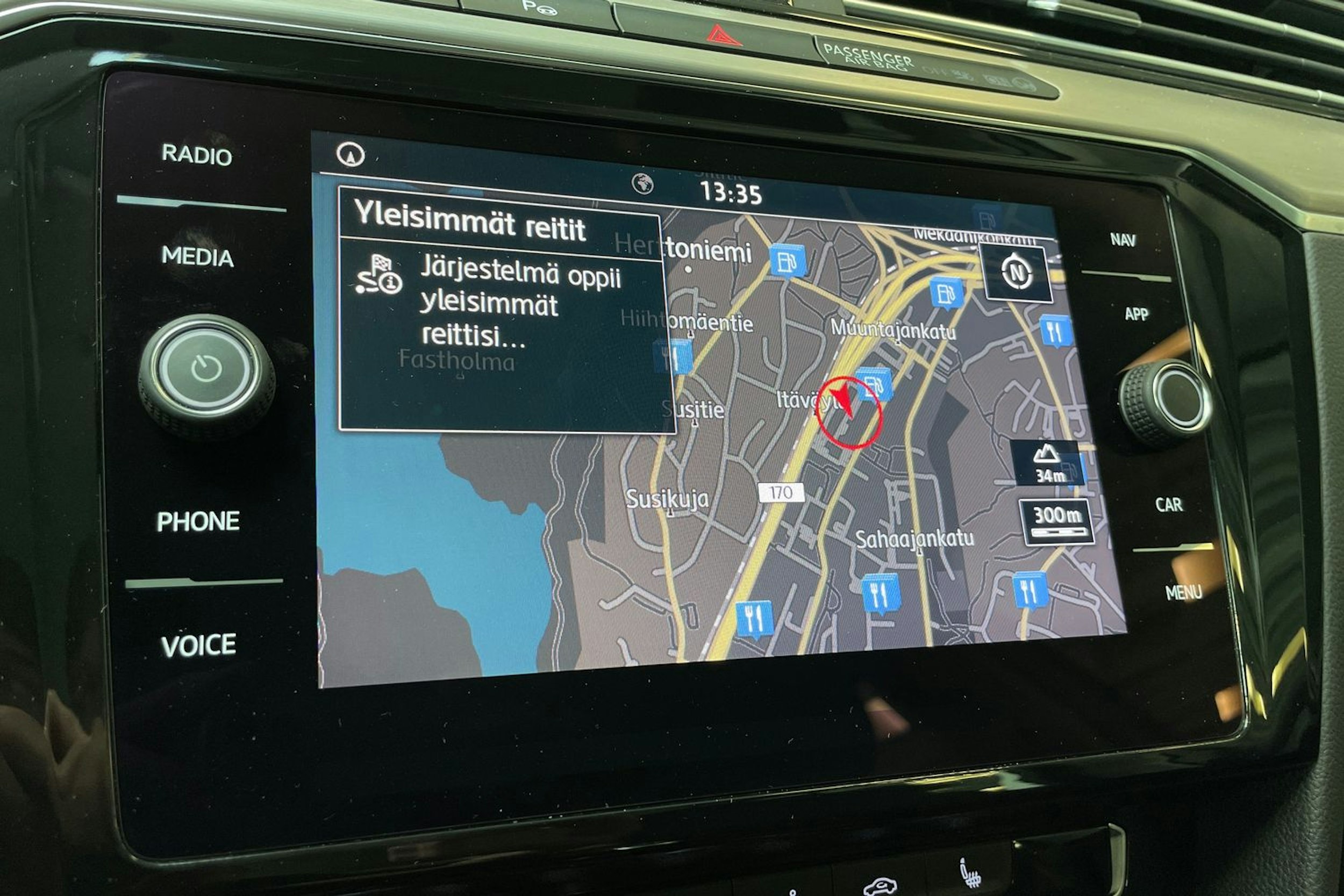 sininen Volkswagen Passat 2019 kuva 24.