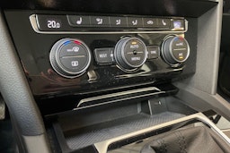 sininen Volkswagen Passat 2019 kuva 25.