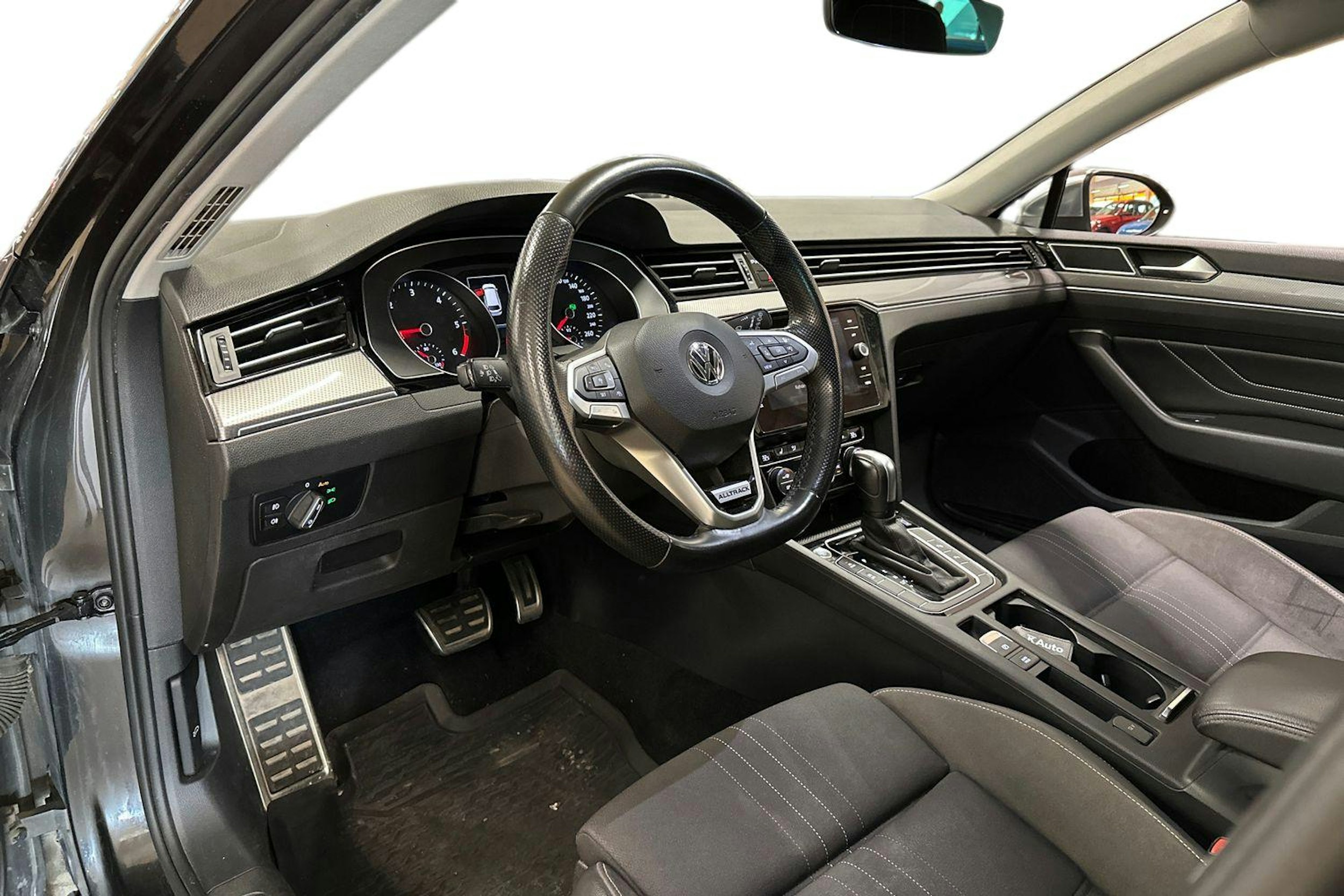 harmaa Volkswagen Passat 2020 kuva 3.