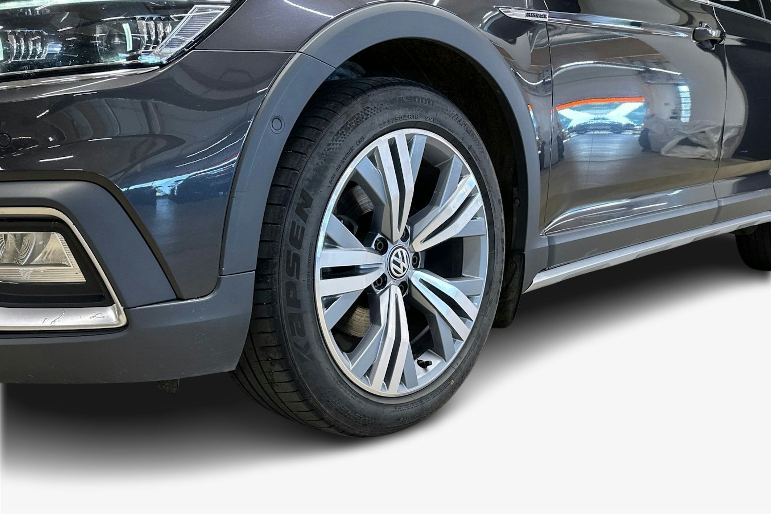 harmaa Volkswagen Passat 2020 kuva 7.