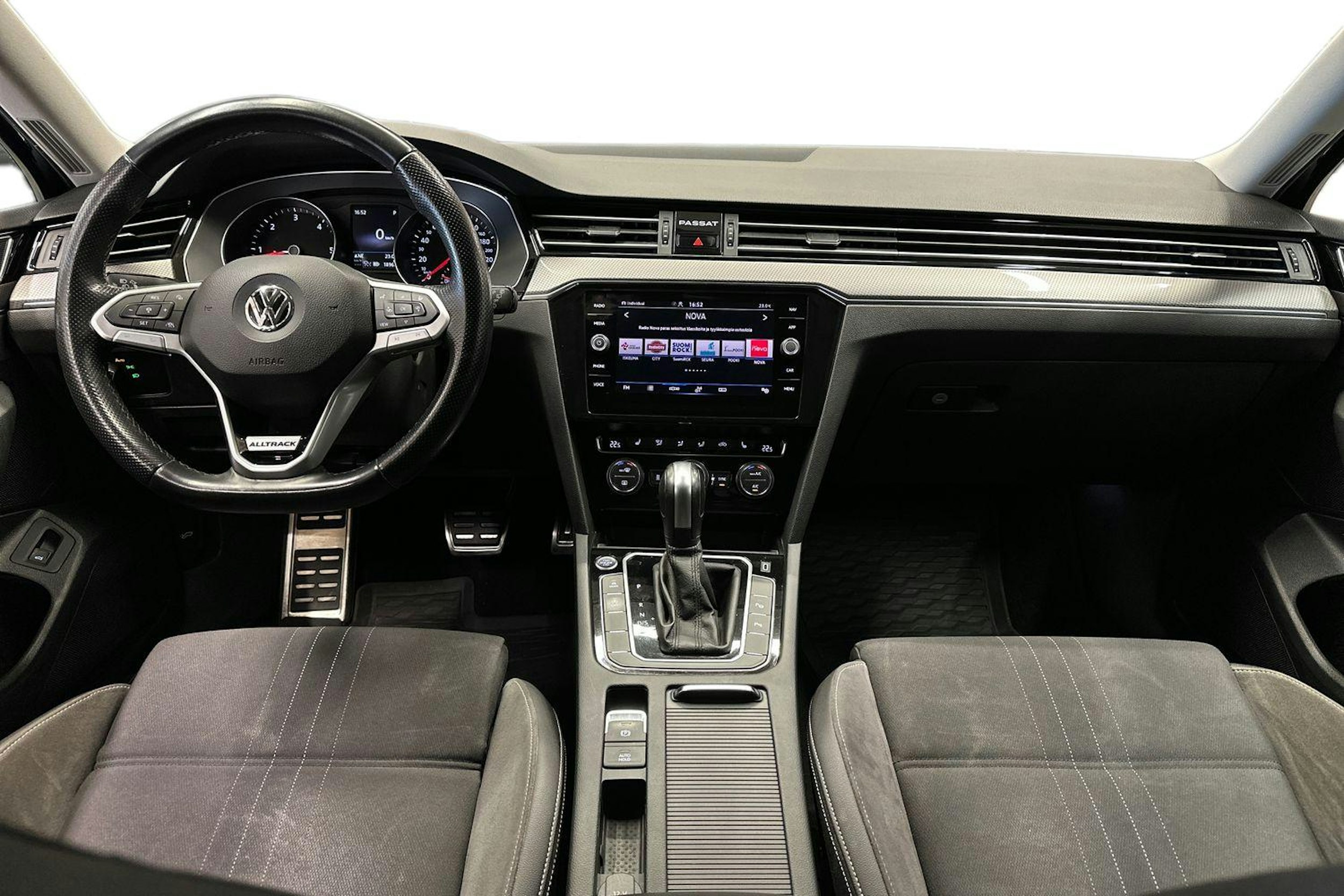 harmaa Volkswagen Passat 2020 kuva 11.
