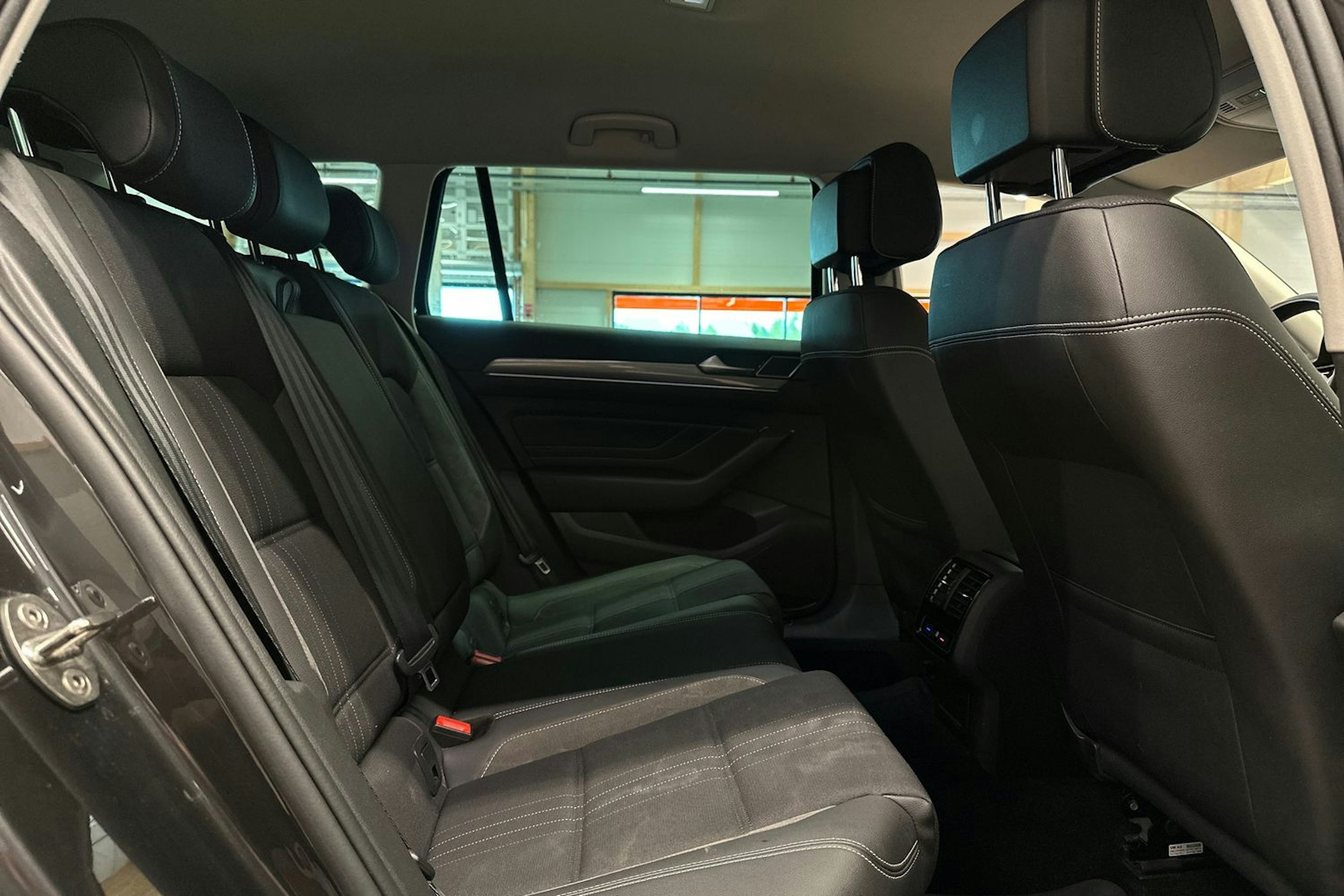 harmaa Volkswagen Passat 2020 kuva 15.