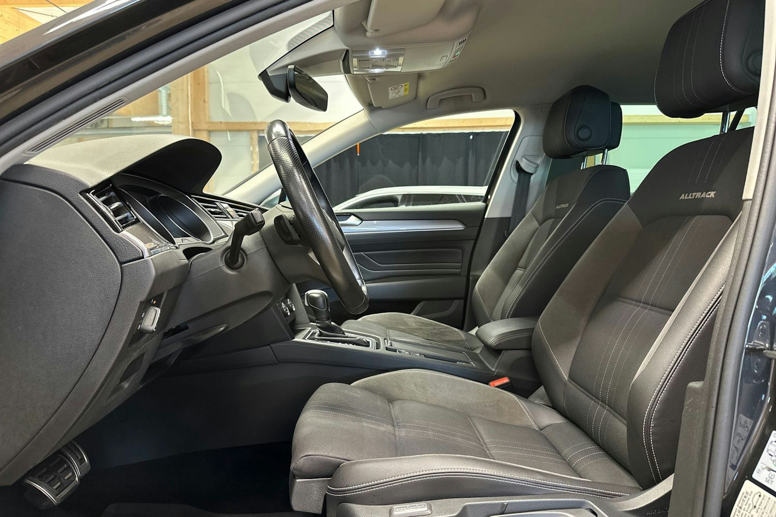 harmaa Volkswagen Passat 2020 kuva 16.