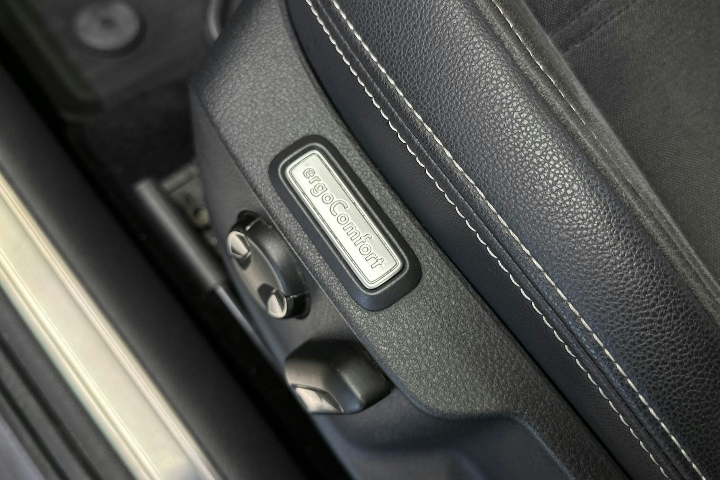 harmaa Volkswagen Passat 2020 kuva 17.