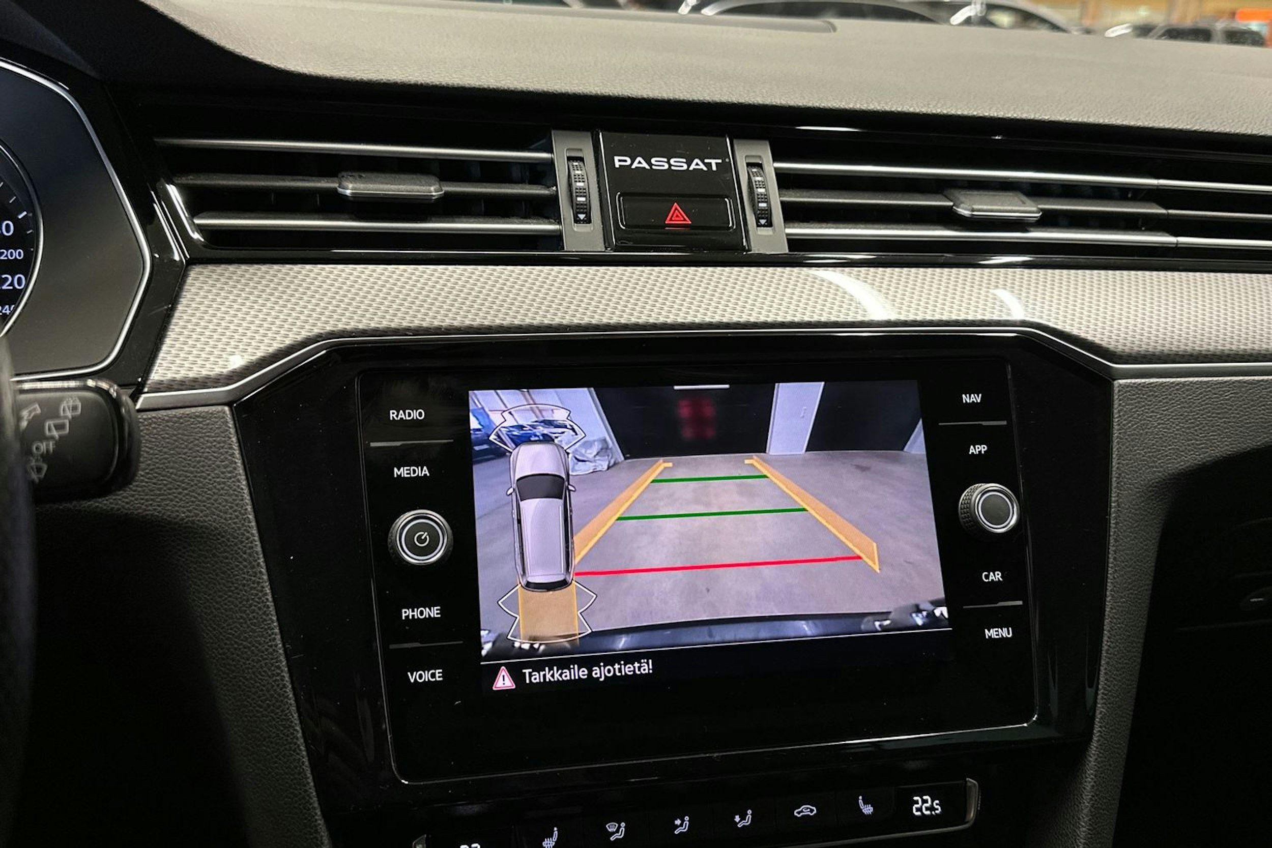 harmaa Volkswagen Passat 2020 kuva 19.