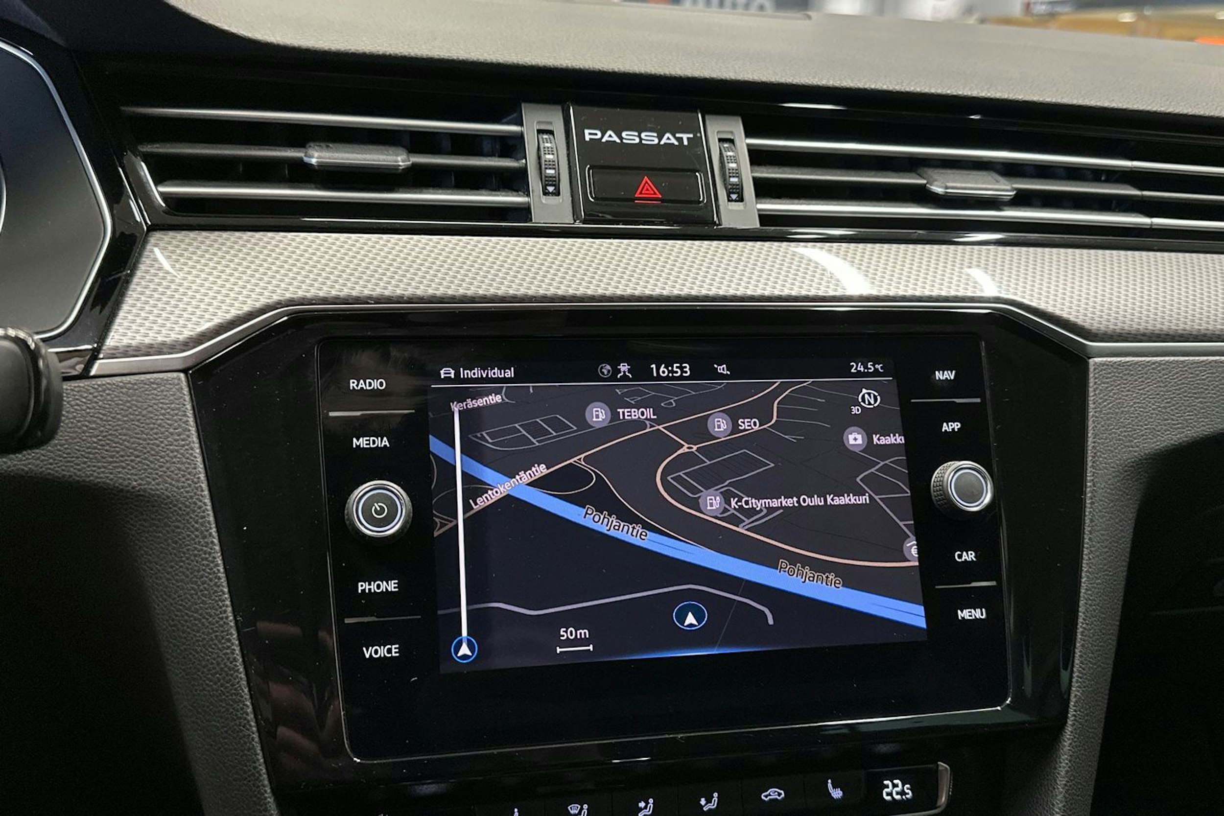 harmaa Volkswagen Passat 2020 kuva 20.