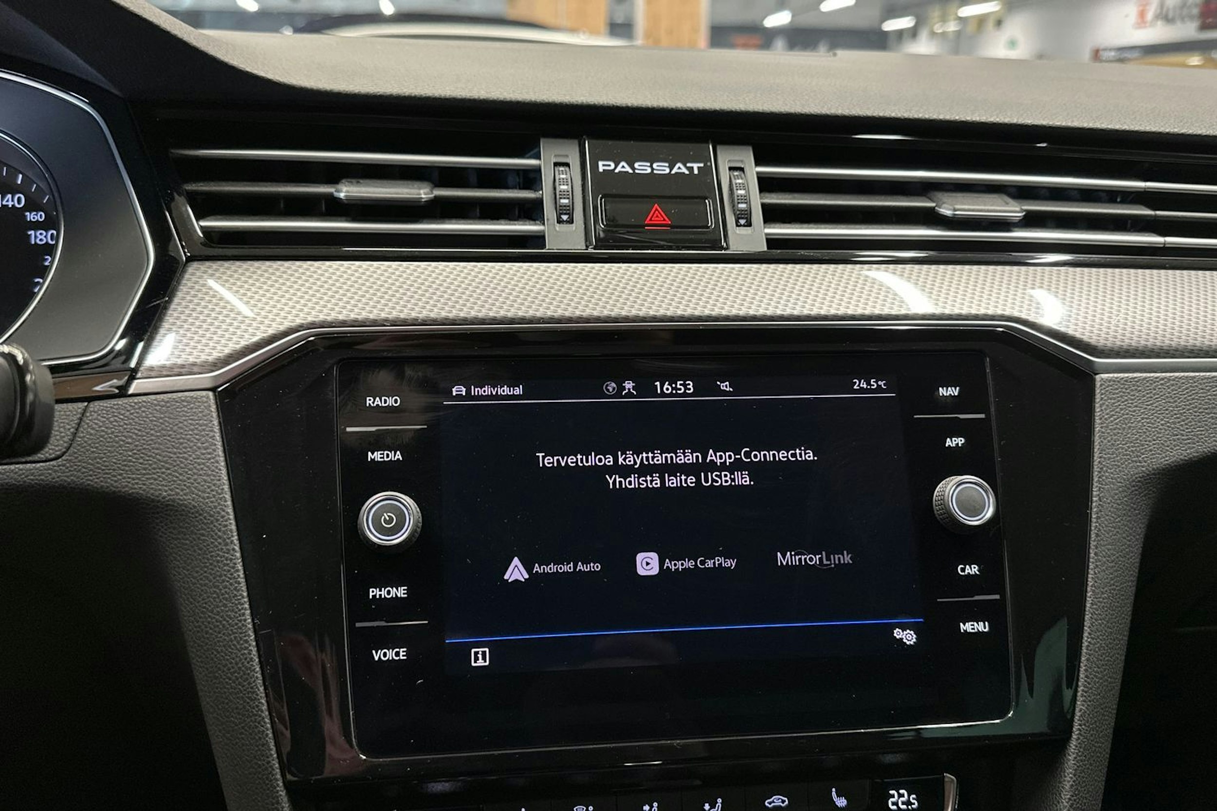 harmaa Volkswagen Passat 2020 kuva 21.