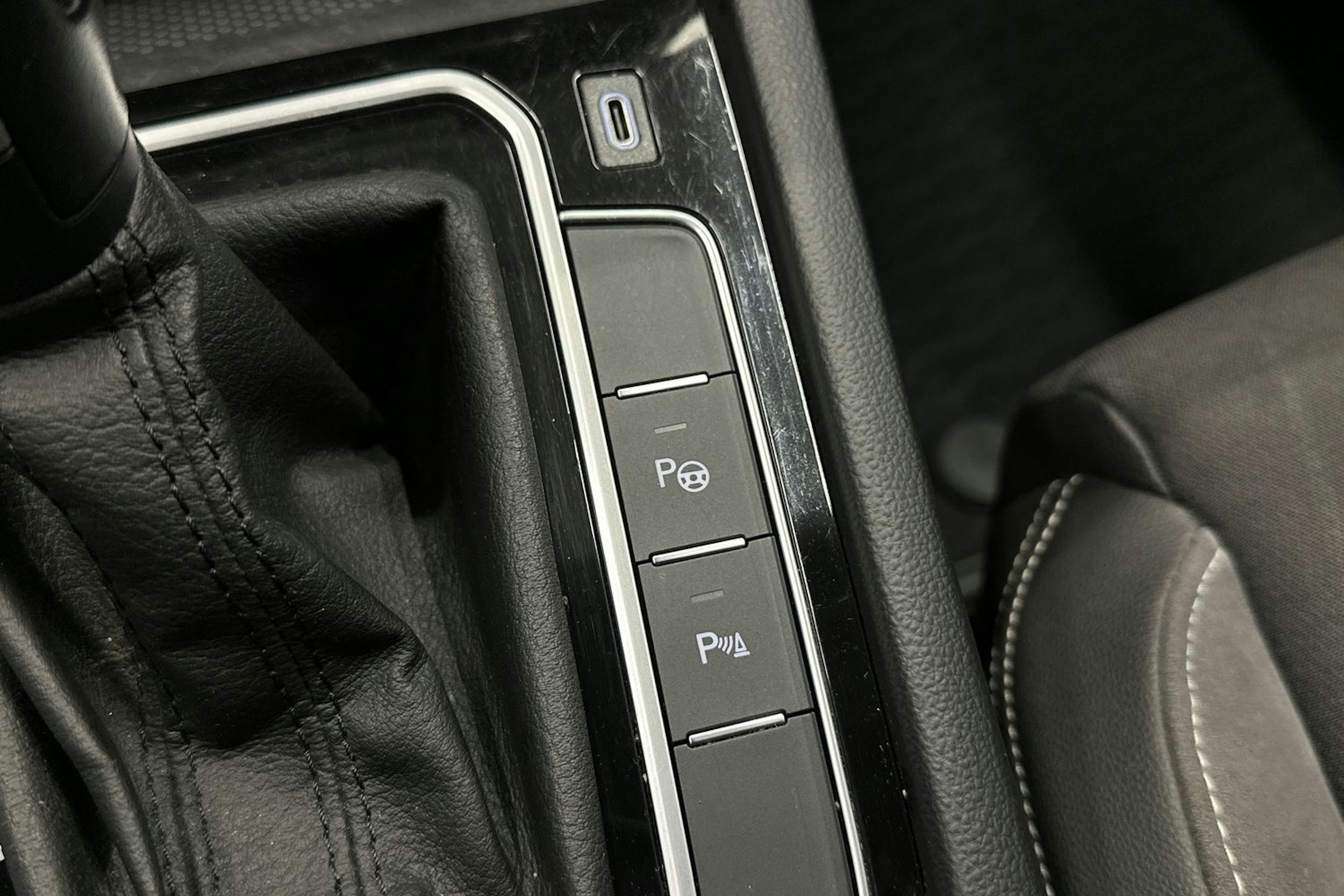 harmaa Volkswagen Passat 2020 kuva 25.