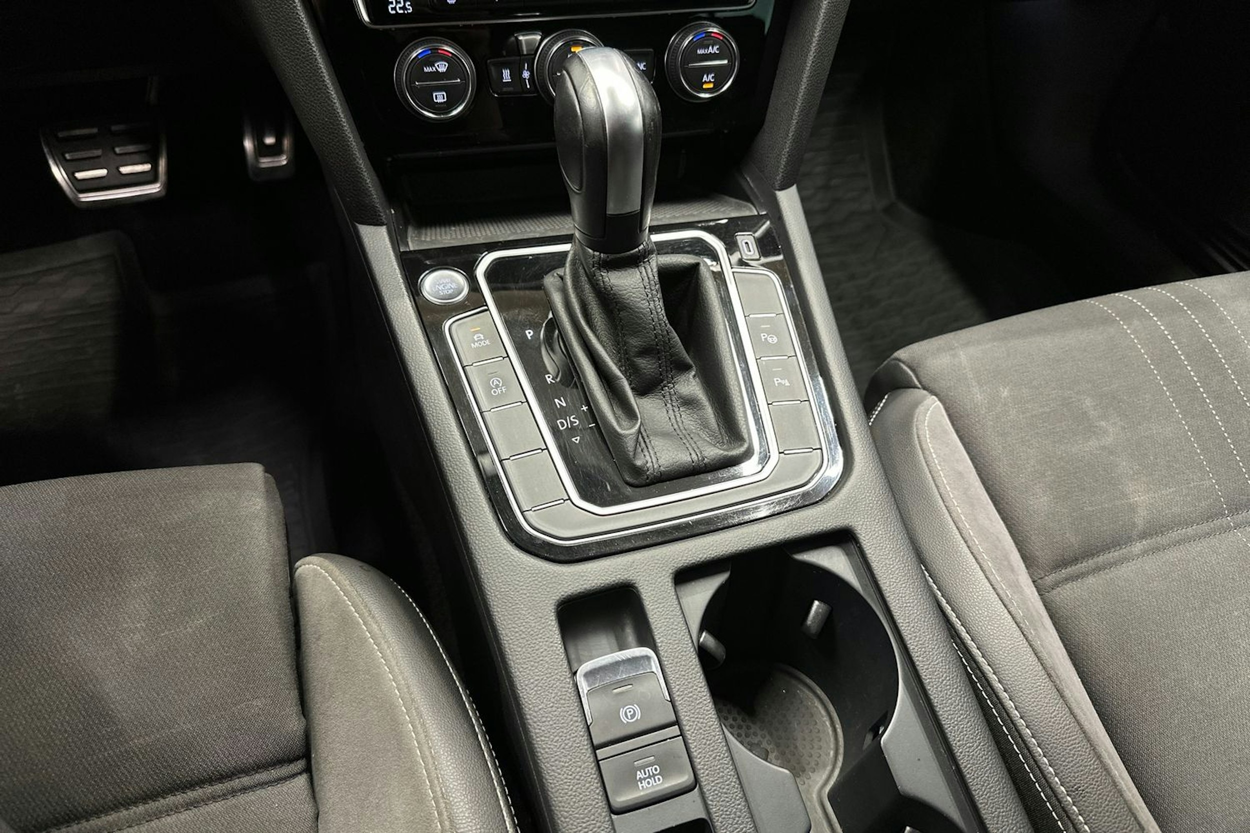 harmaa Volkswagen Passat 2020 kuva 26.