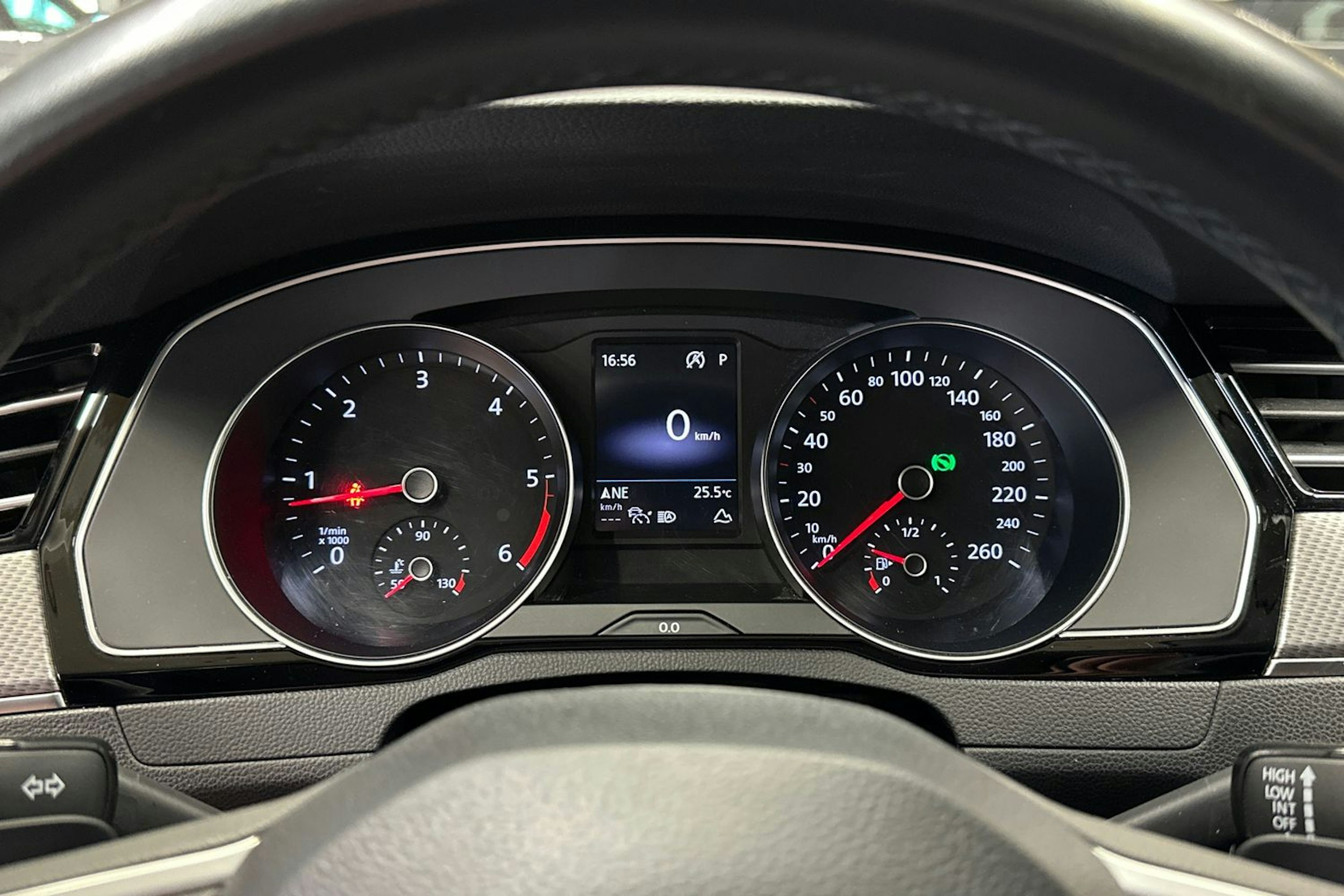 harmaa Volkswagen Passat 2020 kuva 28.