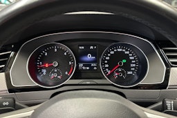 harmaa Volkswagen Passat 2020 kuva 28.