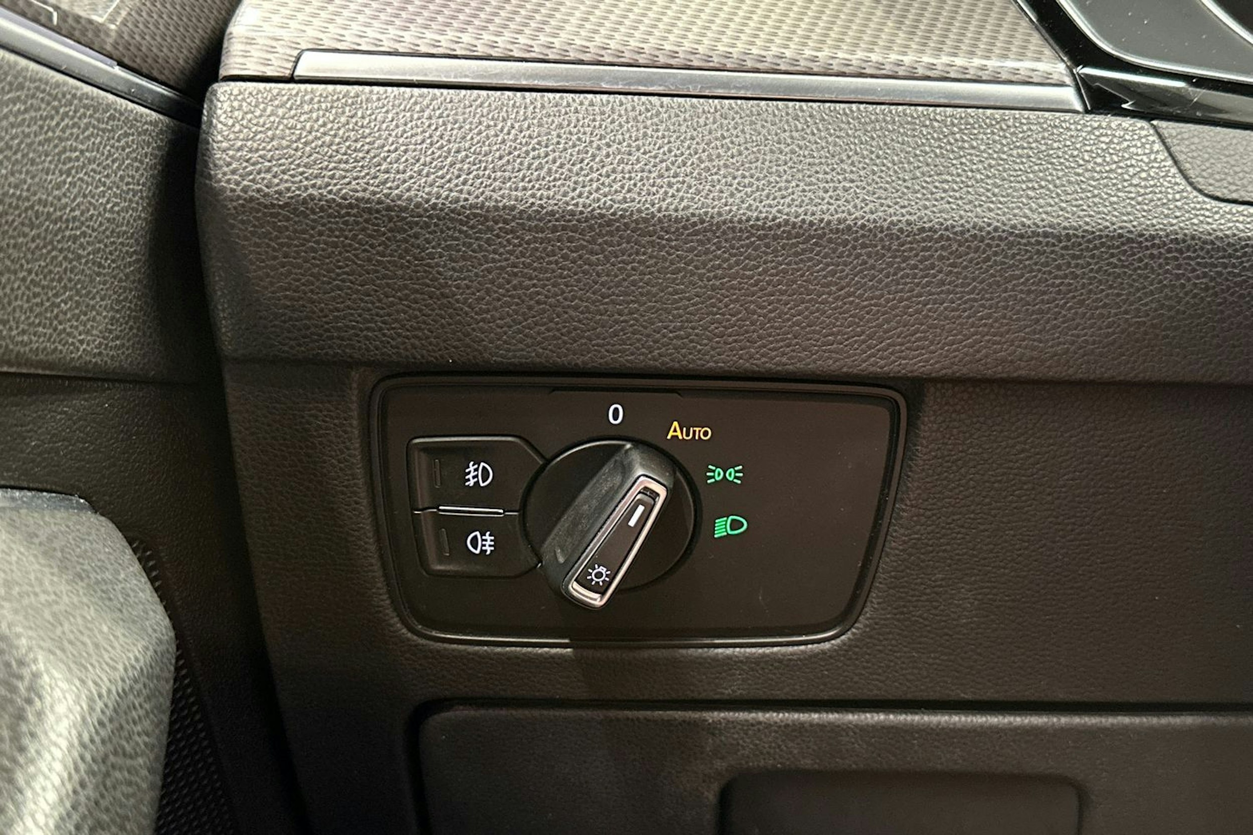 harmaa Volkswagen Passat 2020 kuva 31.