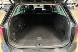harmaa Volkswagen Passat 2020 kuva 33.