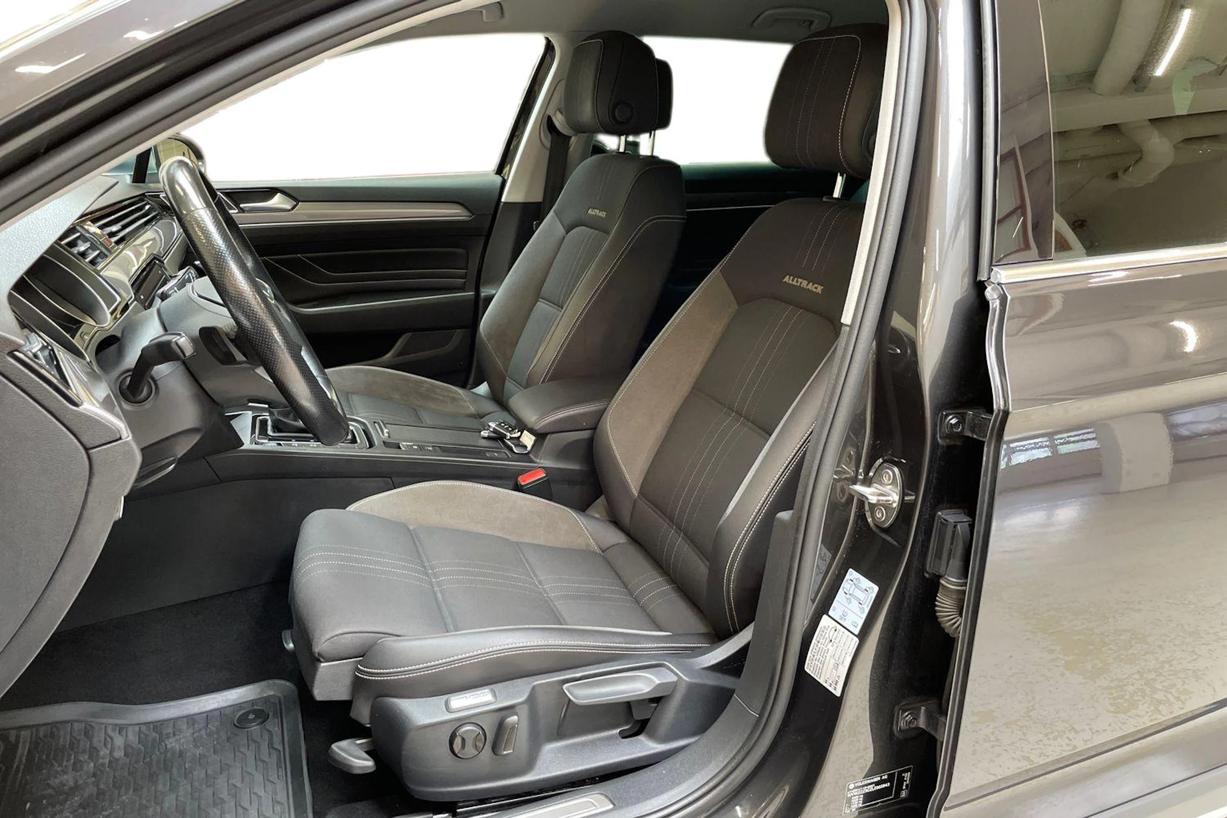 met. harmaa Volkswagen Passat 2020 kuva 6.