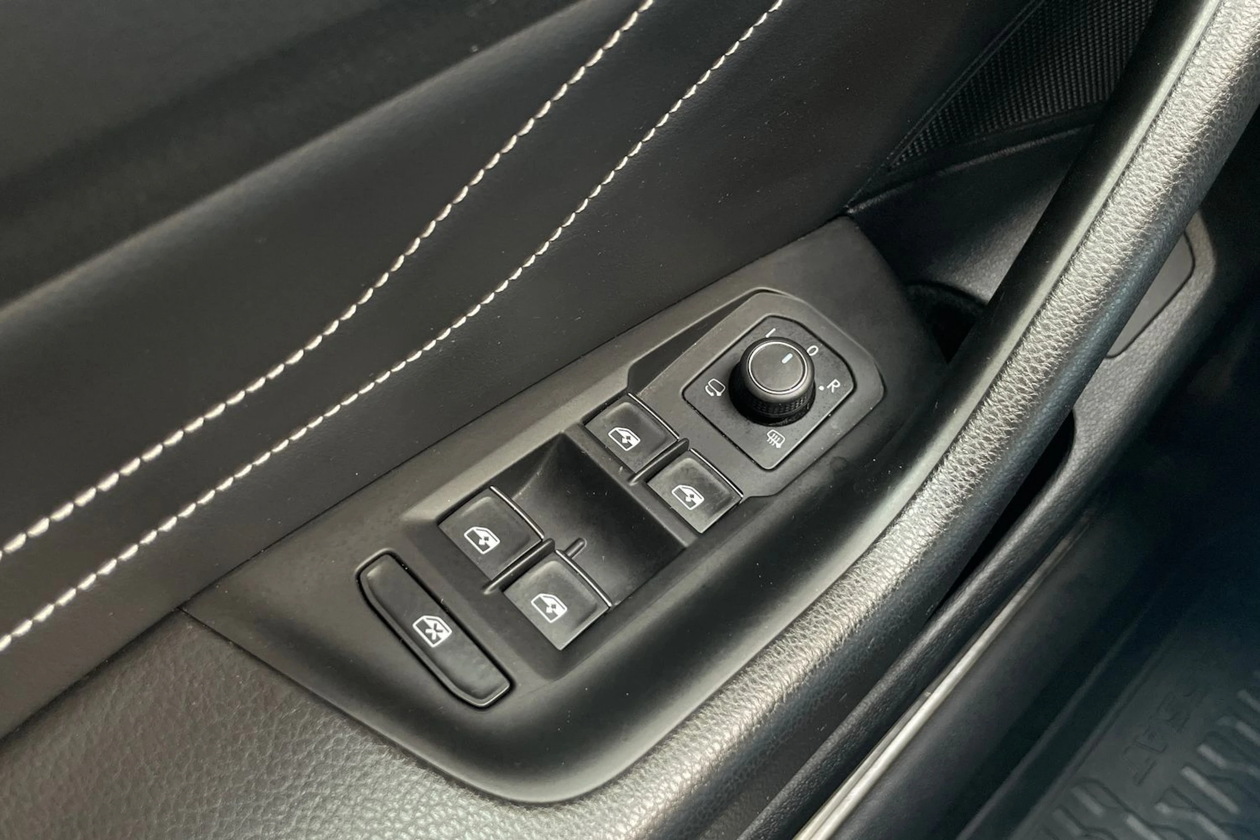 met. harmaa Volkswagen Passat 2020 kuva 28.