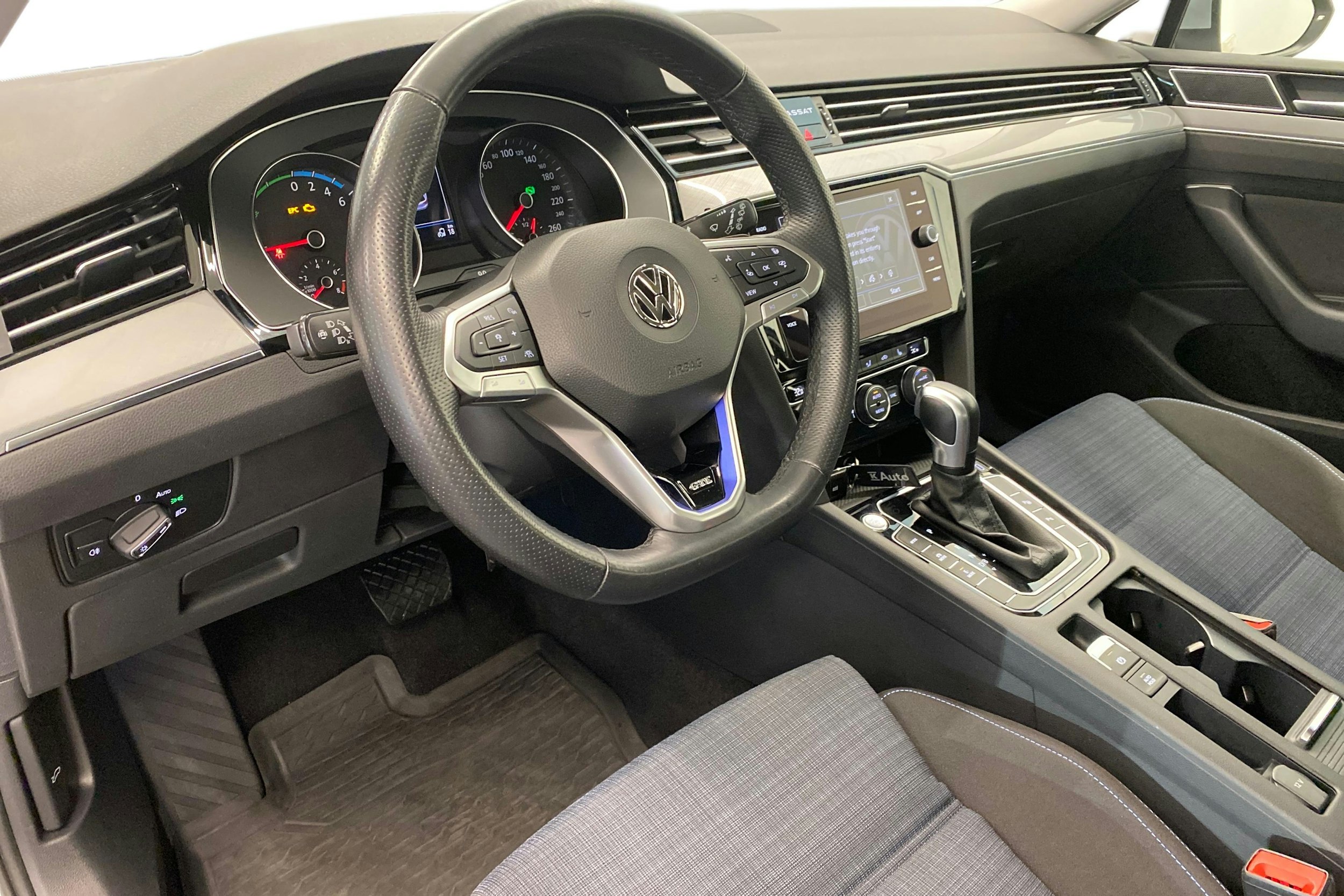 met. sininen Volkswagen Passat 2020 kuva 7.