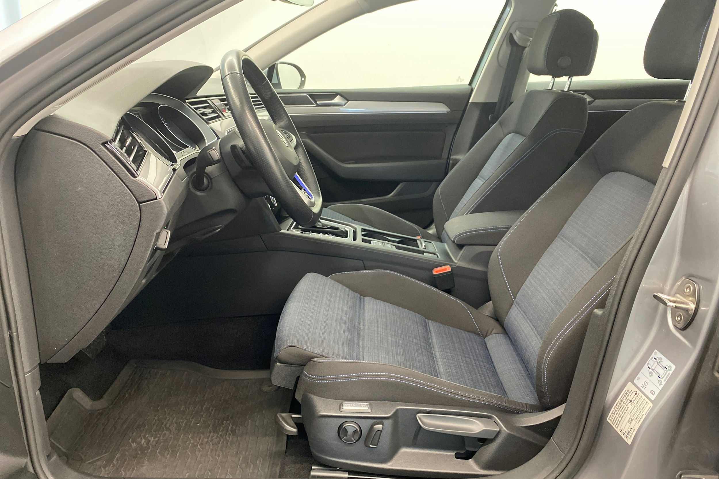 met. sininen Volkswagen Passat 2020 kuva 29.
