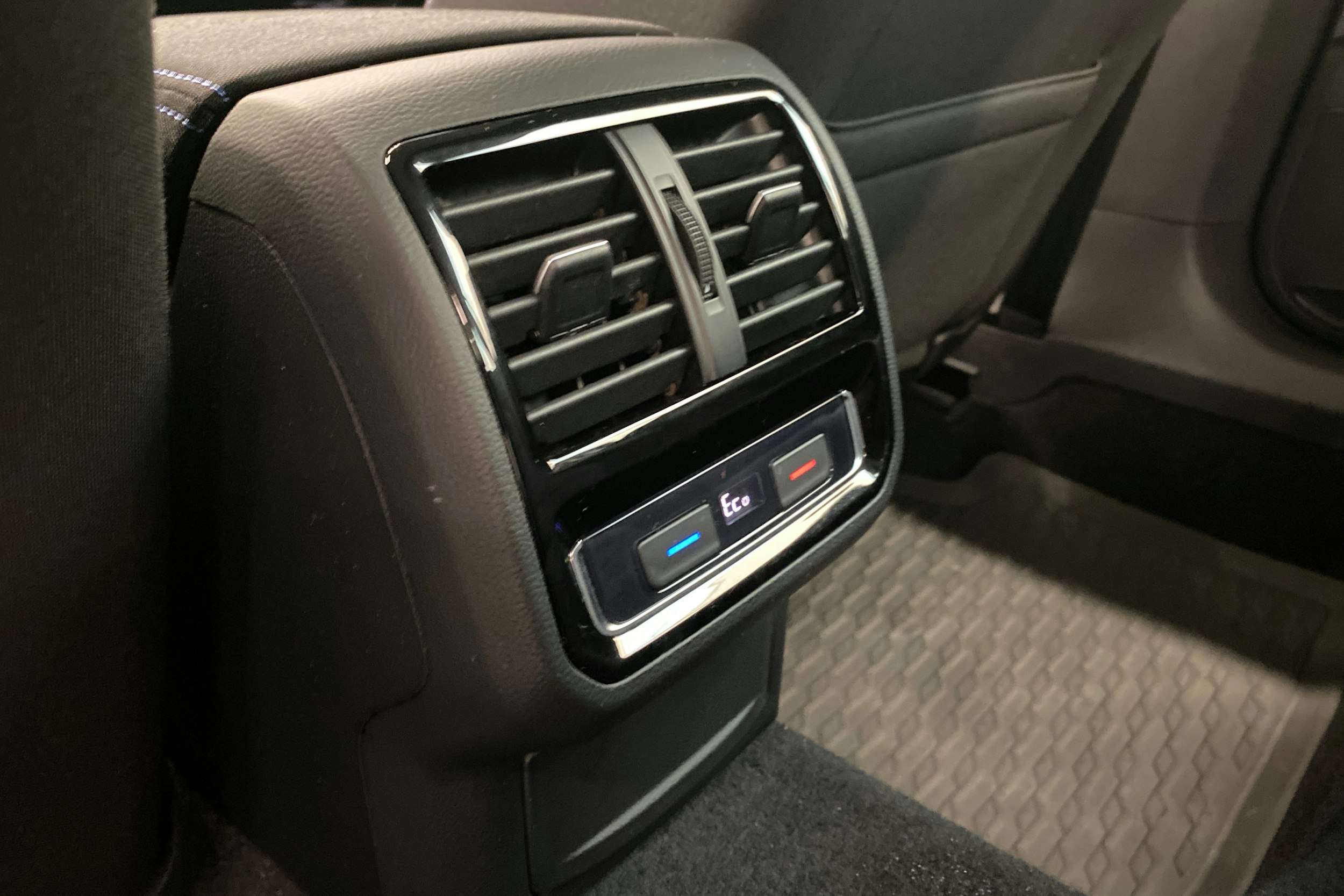 met. sininen Volkswagen Passat 2020 kuva 32.