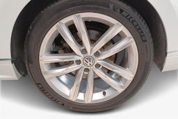 Valkoinen Volkswagen PASSAT 2020 kuva 11.