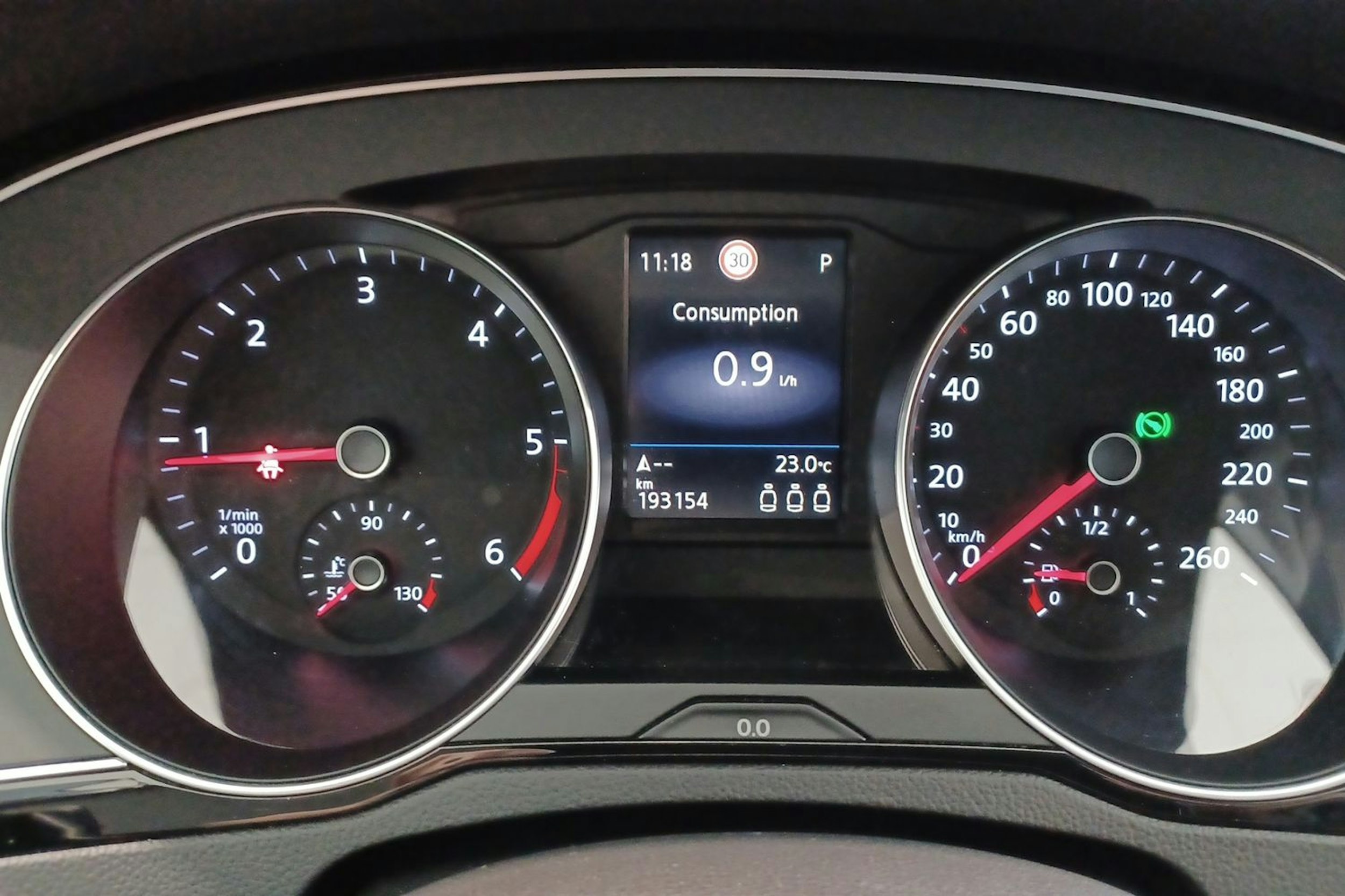 Valkoinen Volkswagen PASSAT 2020 kuva 14.