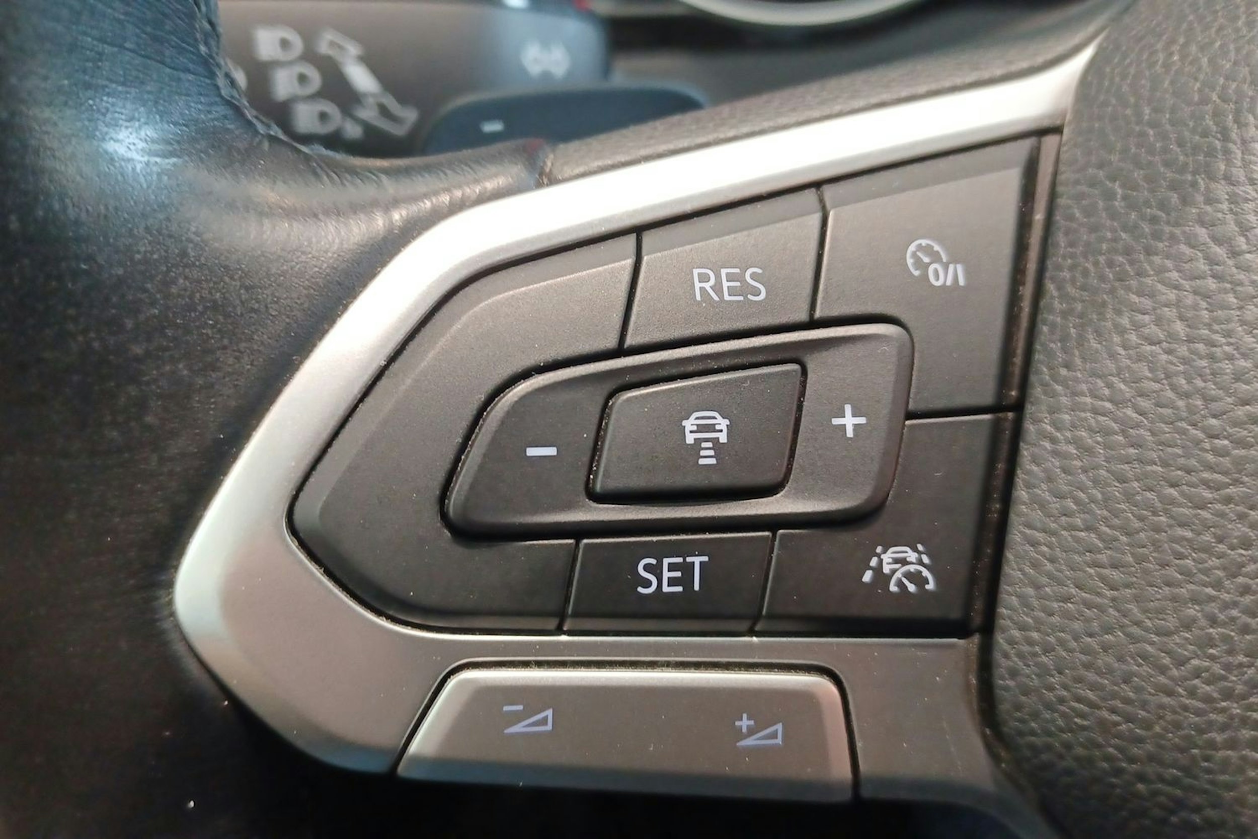 Valkoinen Volkswagen PASSAT 2020 kuva 16.