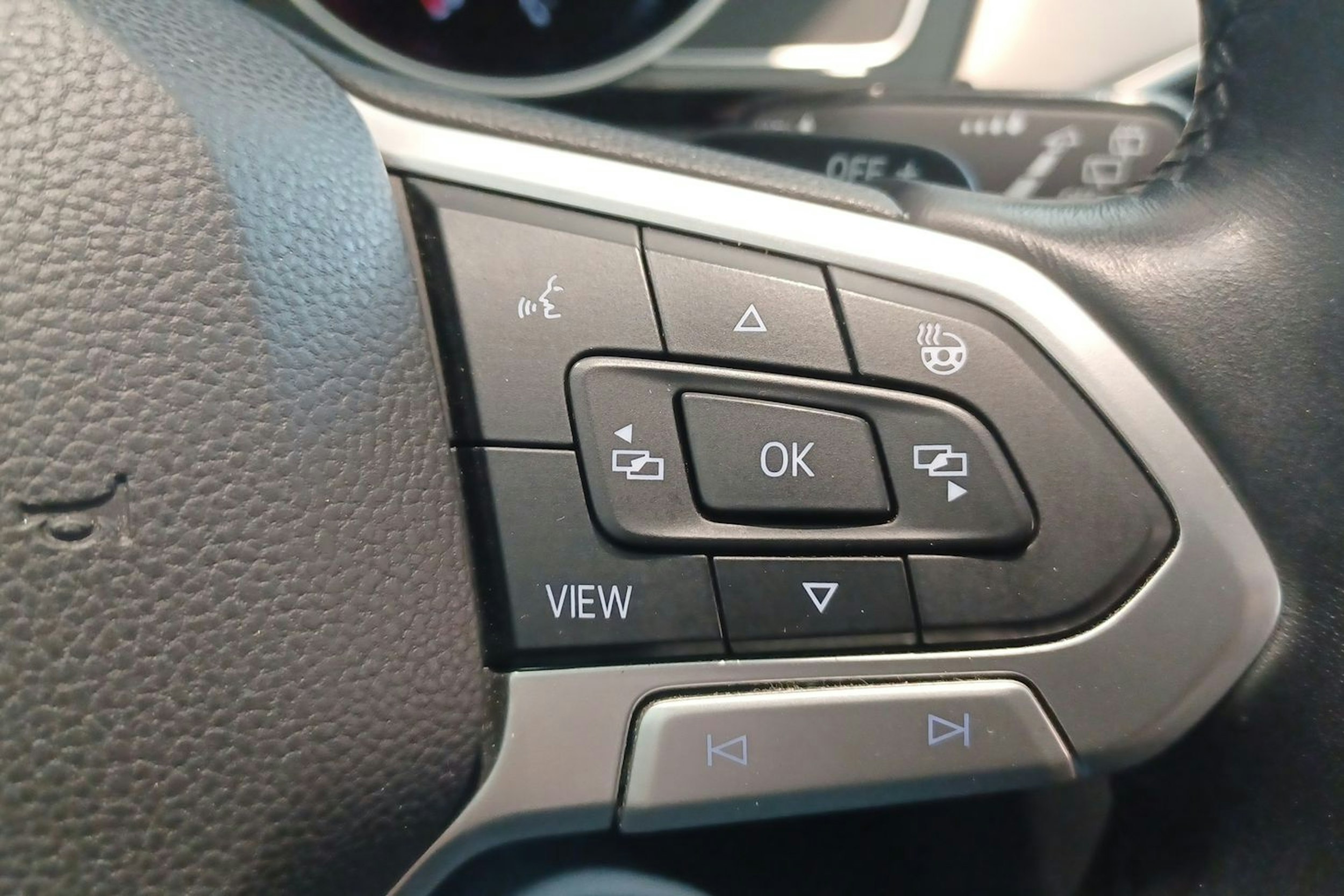 Valkoinen Volkswagen PASSAT 2020 kuva 17.