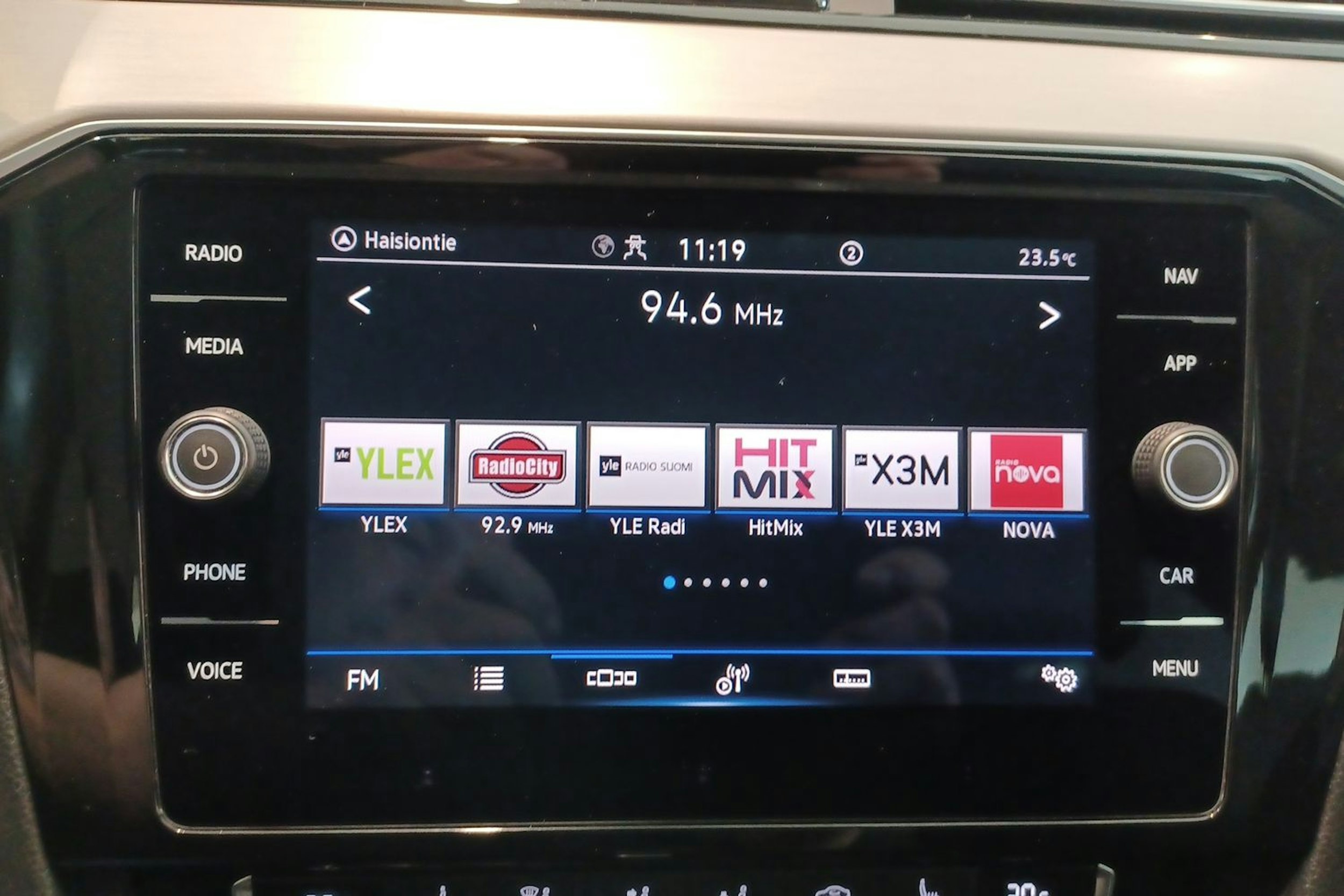 Valkoinen Volkswagen PASSAT 2020 kuva 19.