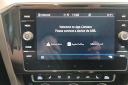 Valkoinen Volkswagen PASSAT 2020 kuva 21.