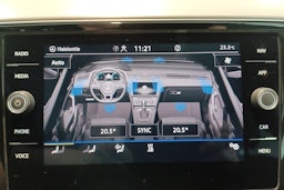 Valkoinen Volkswagen PASSAT 2020 kuva 25.