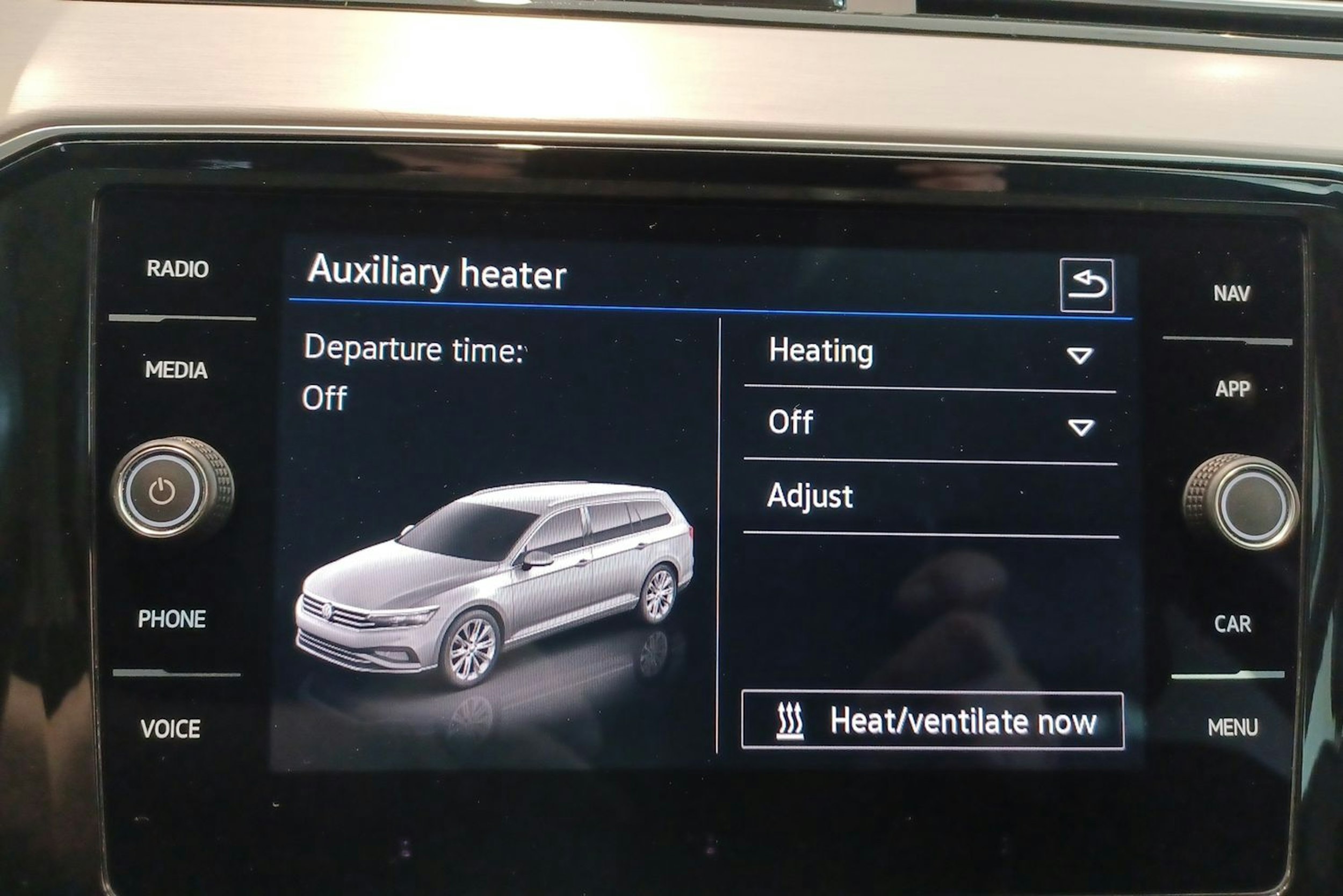 Valkoinen Volkswagen PASSAT 2020 kuva 26.