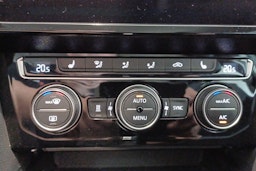 Valkoinen Volkswagen PASSAT 2020 kuva 27.