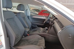 Valkoinen Volkswagen PASSAT 2020 kuva 30.