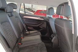 Valkoinen Volkswagen PASSAT 2020 kuva 31.