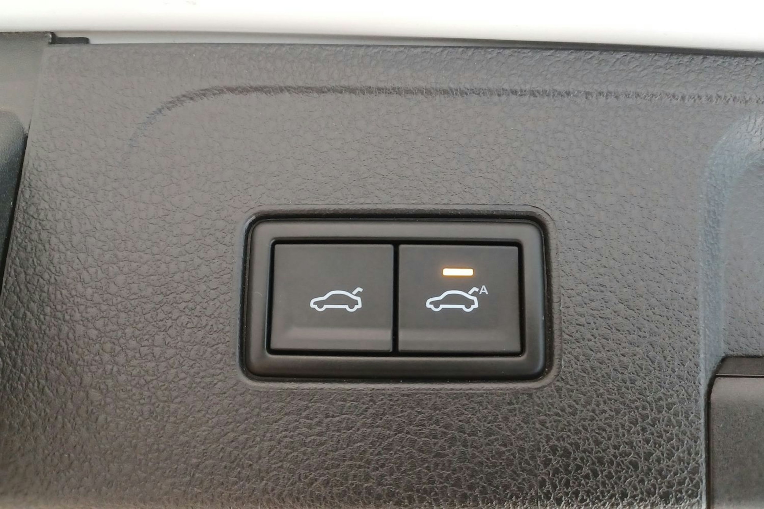 Valkoinen Volkswagen PASSAT 2020 kuva 32.