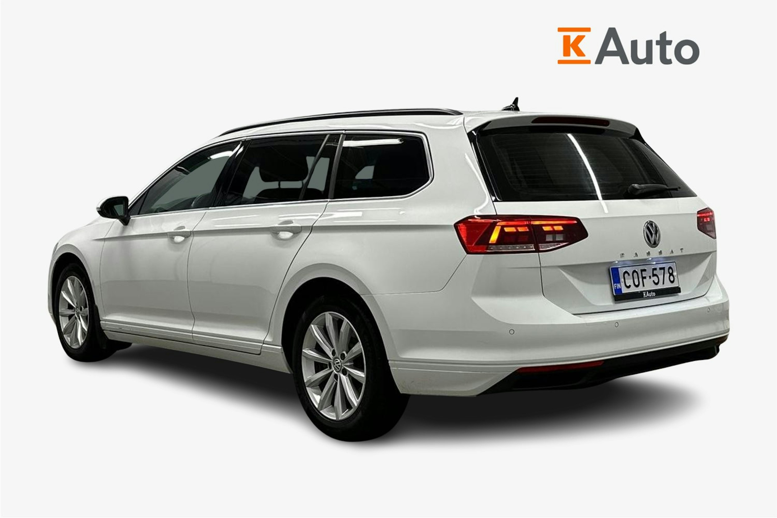 valkoinen Volkswagen Passat 2020 kuva 2.