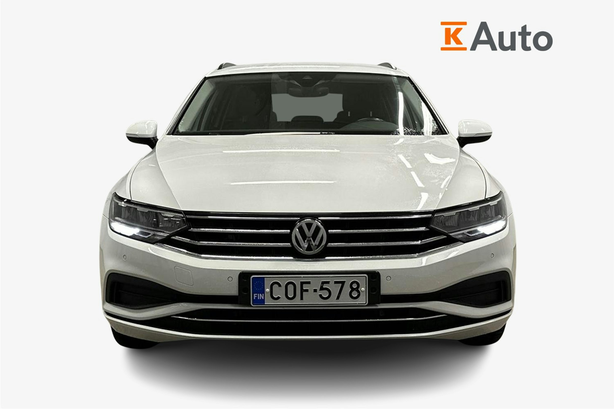 valkoinen Volkswagen Passat 2020 kuva 5.
