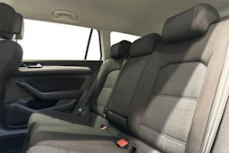 valkoinen Volkswagen Passat 2020 kuva 10.