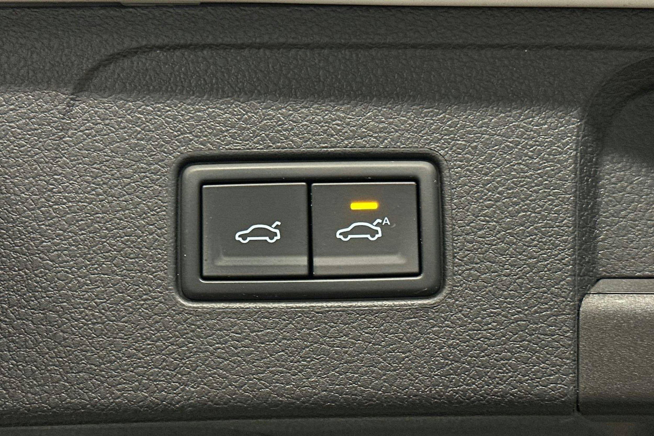 valkoinen Volkswagen Passat 2020 kuva 15.