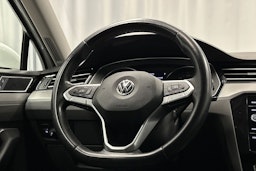 valkoinen Volkswagen Passat 2020 kuva 18.