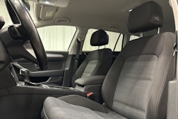 valkoinen Volkswagen Passat 2020 kuva 19.
