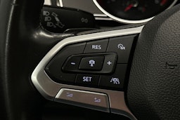 valkoinen Volkswagen Passat 2020 kuva 20.