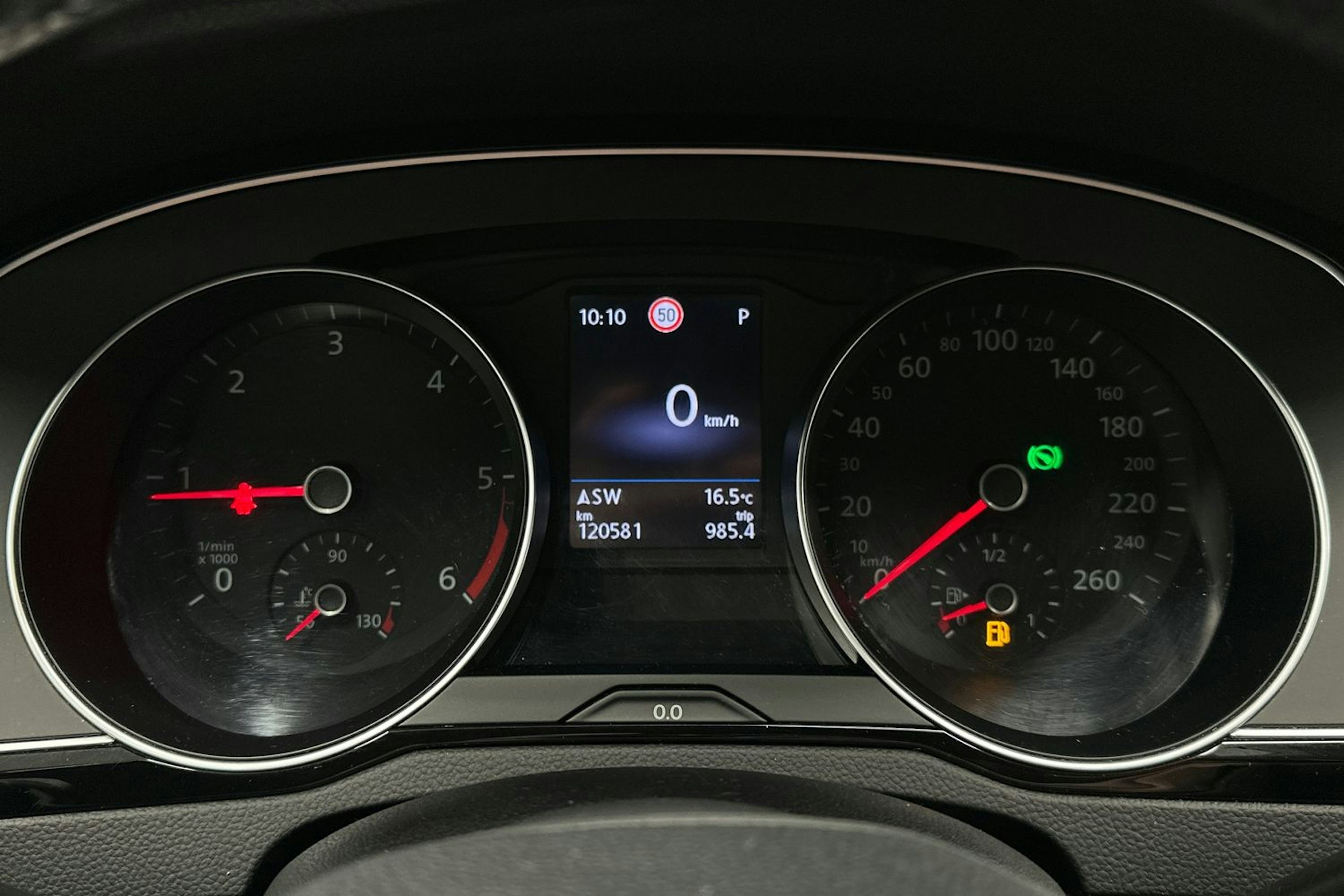 valkoinen Volkswagen Passat 2020 kuva 22.