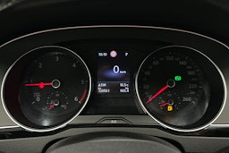 valkoinen Volkswagen Passat 2020 kuva 22.