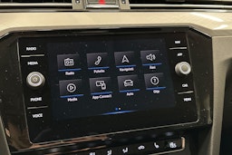 valkoinen Volkswagen Passat 2020 kuva 23.