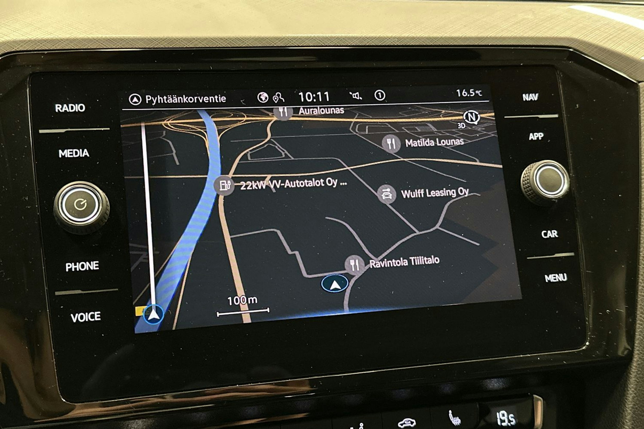 valkoinen Volkswagen Passat 2020 kuva 24.