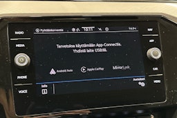 valkoinen Volkswagen Passat 2020 kuva 25.