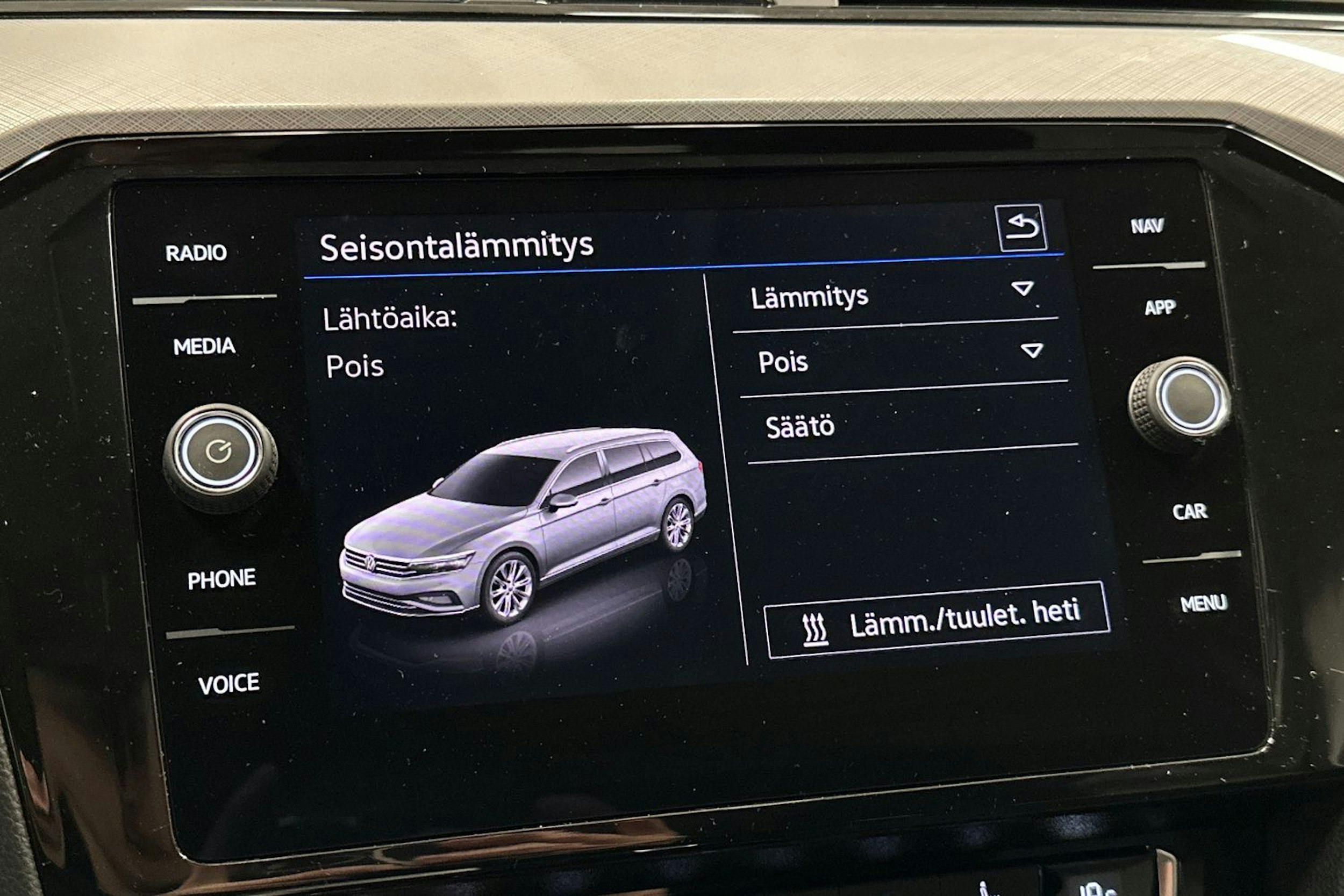 valkoinen Volkswagen Passat 2020 kuva 27.