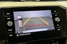 valkoinen Volkswagen Passat 2020 kuva 28.